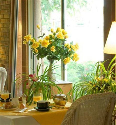 Hotel Logis Chez Bach Chaussin Zewnętrze zdjęcie